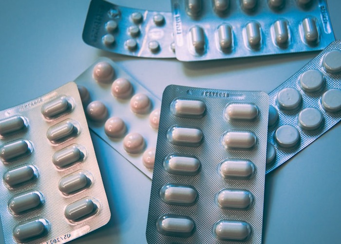 Unbranded medication blister pack with capsules